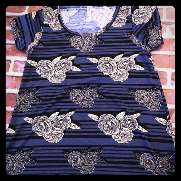 LuLaRoe Tops - Lularoe Classic tee, medium LuLaRoe Tops - Lularoe Classic tee, medium